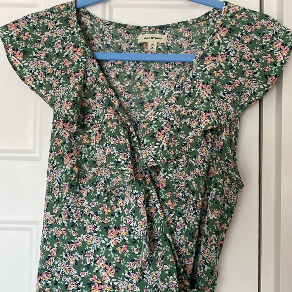 Cute long floral dress!
